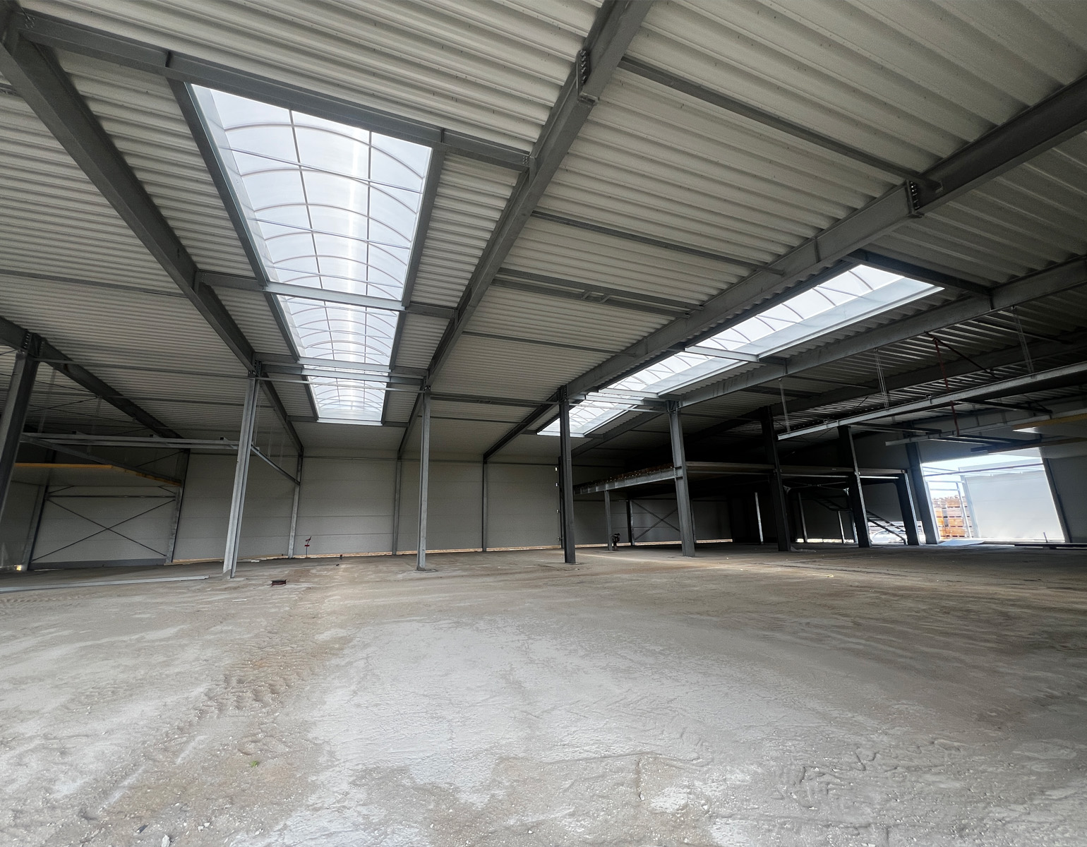 What is a continuous rooflight? Definition and application in industrial halls